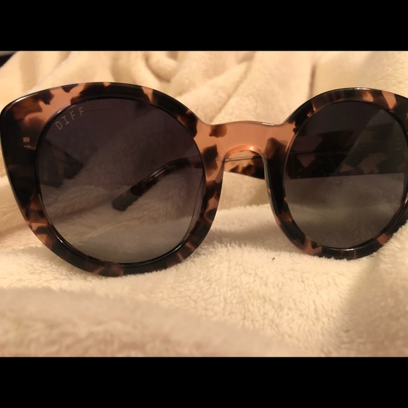 Diff Eyewear Accessories - Diff Eyewear 🕶 Polorized “Luna”